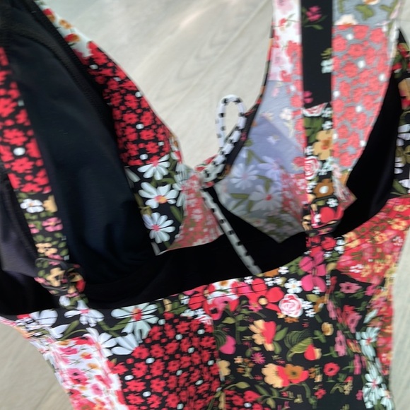 New swimsuit - Picture 10 of 11